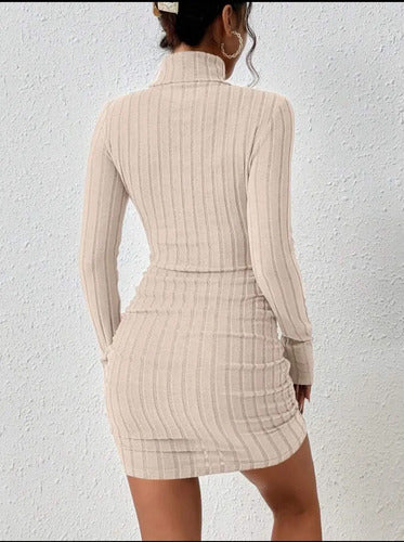 Vestido Ajustado Cuello Alto Con Diseño Fruncid