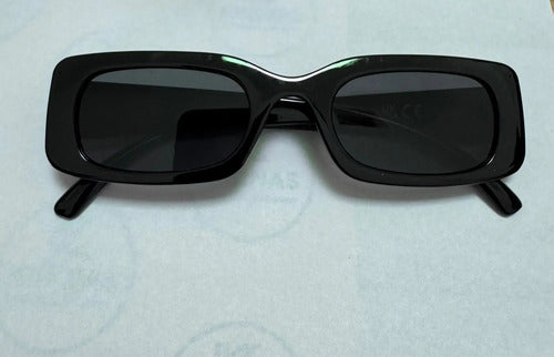 Lentes De Sol Negros Diseño Rectangular Chico Kikinas Rectangular Negro