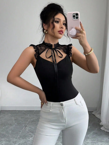 Blusa Tipo Top Atada Al Cuello De Gasa Y Encaje De Kikinas