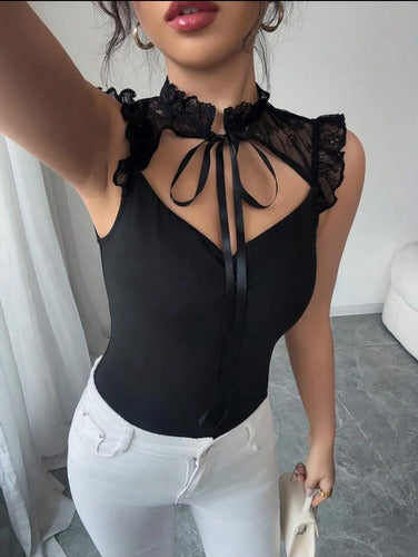 Blusa Tipo Top Atada Al Cuello De Gasa Y Encaje De Kikinas