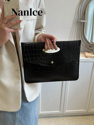 Cartera De Fiesta Tipo Sobre Dama  Elegante Con Asa Kikinas Negro Semipiel Oro