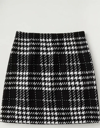 Pollera Corta Con Estampado Blanco Y Negro
