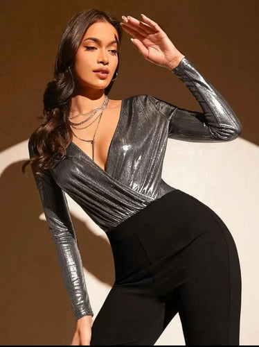 Body Con Mangas Larga De Tela Plateada Brillante Escote V